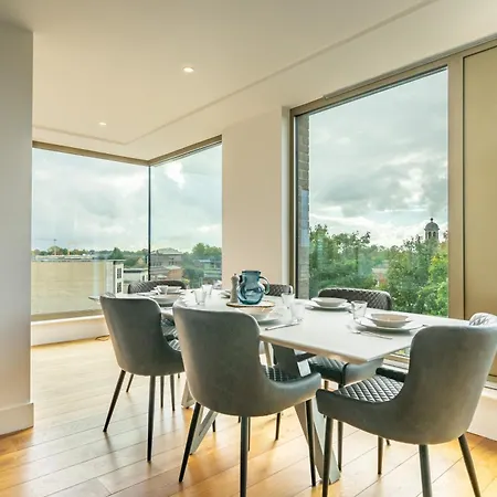 Castle Outlook At Ryedale House *