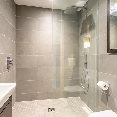 Castle Outlook At Ryedale House *